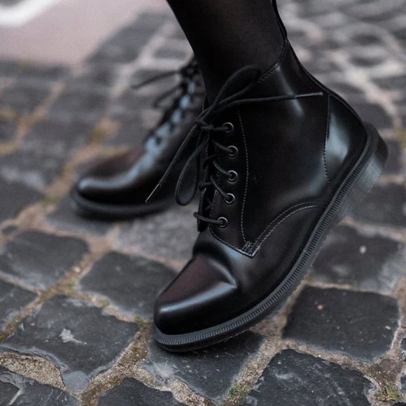 Dr. Marten's Emmeline Smooth Leather Lace Up Ankle Boots Womens US 9 BLACK Shoes - Picture 8 of 16